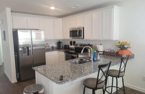 Rosewood Apartment | SC 3745 New Townhouse Ft Jackson & USC