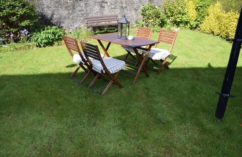 Rothesay Apartment | Scalpsie Bay Apartment sleeps 3 with sea views.