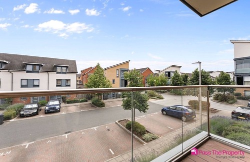 Reading Apartment | Scandi Abode in Central Reading - Balcony