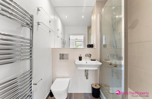Reading Apartment | Scandi Abode in Central Reading - Balcony