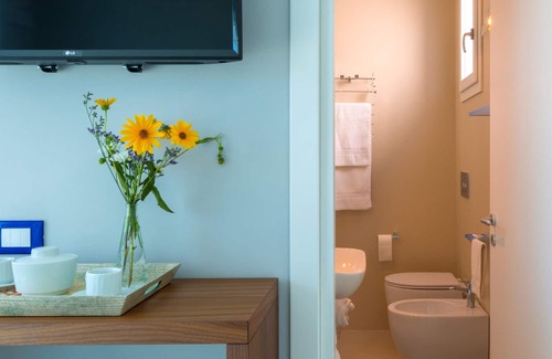 Marina San Gregorio House | Scandinavian lodge on the sea w/ plunge pool (B)