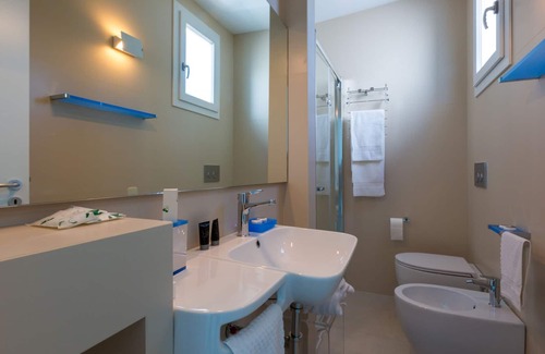 Marina San Gregorio House | Scandinavian lodge on the sea w/ plunge pool (B)