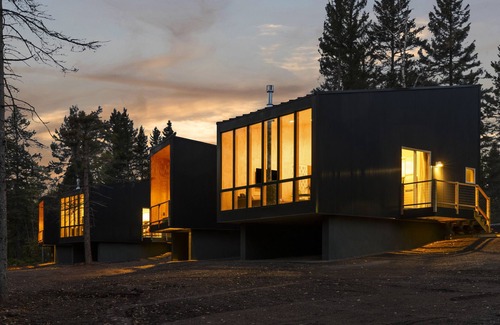 Lutsen Cabin | Scandinavian Chalet with Sauna in Lutsen - Blue