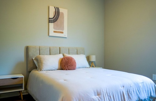 Durham House | Scandinavian Cottage 4 miles to Duke-King Size Bed