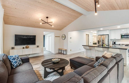 Anderson Island House | Scandinavian gem with large deck, AC, & Riviera Community Club access