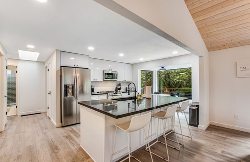 Anderson Island House | Scandinavian gem with large deck, AC, & Riviera Community Club access