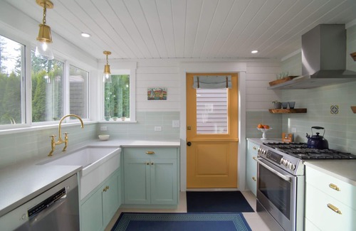Winslow House | Scandinavian Cottage by the Sea - Close Walk to Ferry and Town