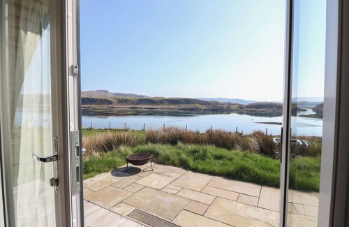 Isle of Luing Cottage | SCARBA, pet friendly, with a garden in Cullipool, Isle Of Luing