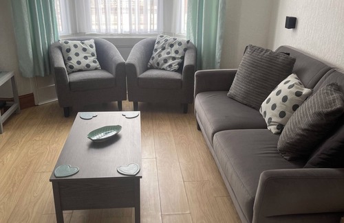Scarborough City Centre House | Scarborough Central Pet friendly House - Perfect for couples- WIFI-Free Parking