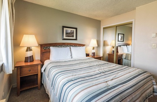 South Lake Tahoe Resort | Scenic 2BR Retreat | Stunning Lake Views & Free Parking!