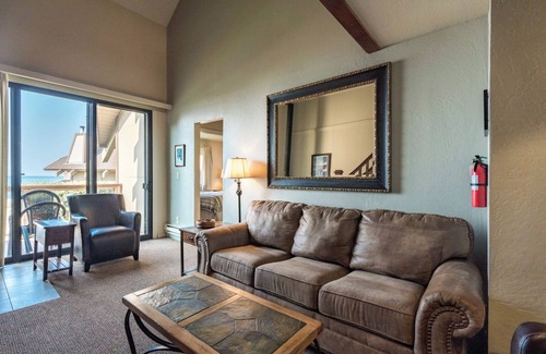 South Lake Tahoe Resort | Scenic 2BR Retreat | Stunning Lake Views & Free Parking!