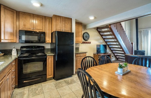 South Lake Tahoe Resort | Scenic 2BR Retreat | Stunning Lake Views & Free Parking!