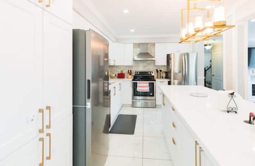 Steeles Industrial Apartment | Scenic 4-Bedroom Markdale Retreat for Families - Modern & Kid-Friendly