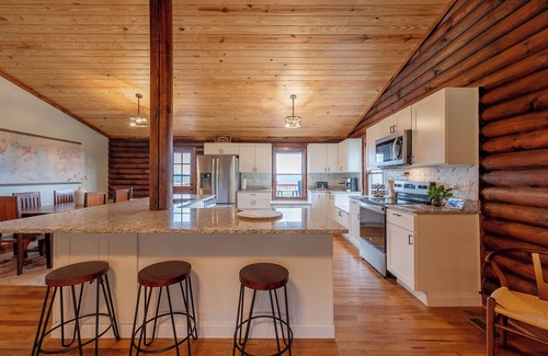 Blacksburg House | Scenic 4BR retreat with valley views, minutes from Blacksburg and Lane Stadium, sleeps 12