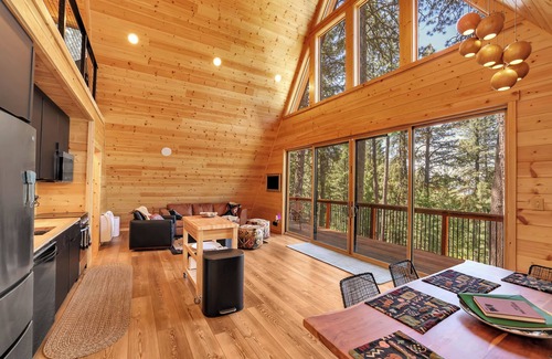 Cascade Cabin | Scenic A-Frame Retreat – Main A-Frame & Cozy Little A-Frame, Borders Public Land