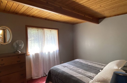 Middlebury Center House | Scenic and Secluded at Black Bear Lodge