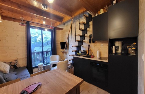 Mont-de-Lans Apartment | Scenic Apartment with Garden