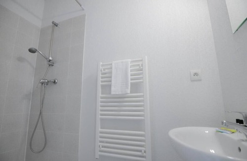 Azille Hotel | Scenic Apartments with On-site Pool and BBQ Area | Near Lac de Jouarres