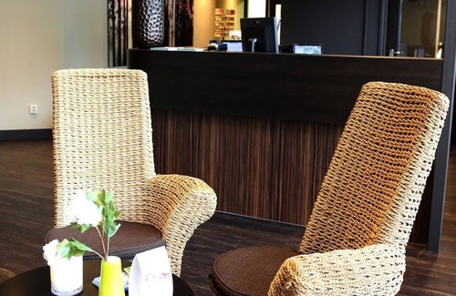 De Bult House | Scenic Canal Stay Close to Giethoorn & De Wieden Nature Reserve | Pets Friendly