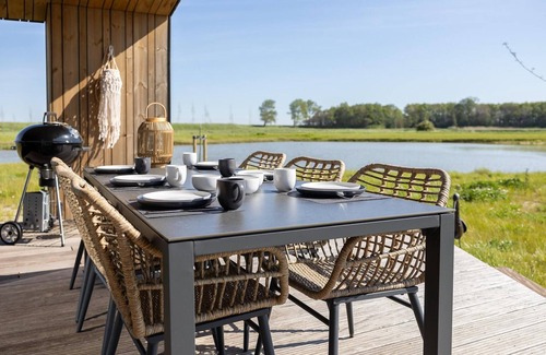 Wissenkerke House | Scenic Cottage w/Garden