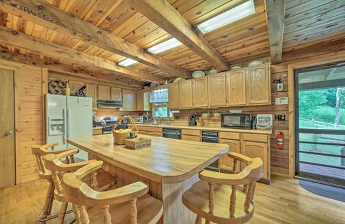 Highlands Cabin | Scenic Creekside Cabin w/Wraparound Porch!