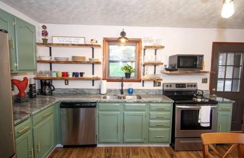 Oakland Cabin | Scenic Deep Creek Getaway Cabin-RICK'S RETREAT