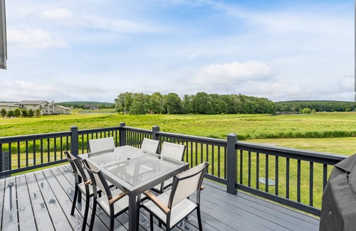 Waterfront Greens House | Scenic Dog Friendly Stay w/Hot Tub & Fire Pit