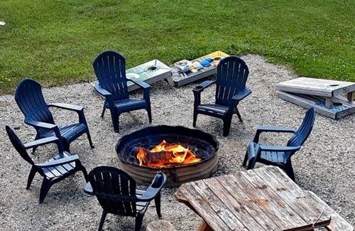 Alger House | Scenic Getaway: Motel with Easy Access to Nature Trails | Pets are Allowed