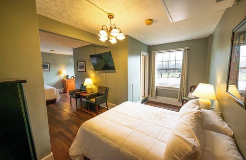 Shawnee On Delaware Hotel | Scenic Getaway Near Delaware's Top Hotspots | Relaxing Spa & Golf Retreat