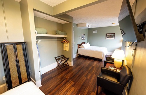 Shawnee On Delaware Hotel | Scenic Getaway Near Delaware's Top Hotspots | Relaxing Spa & Golf Retreat