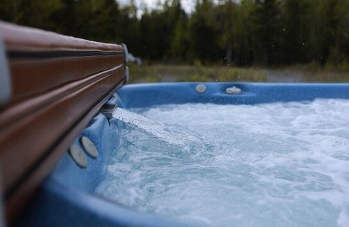 Knik River Apartment | Scenic Getaway with a hot tub