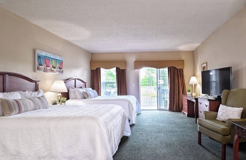 Pembine Hotel | Scenic Island Escape | Pool, Golf & Trails Near Menominee River! Free Parking!