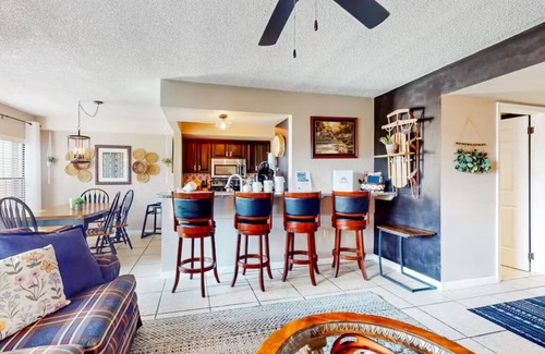 Lake Harmony Condo | Scenic Lakefront Condo – Convenient to Jim Thorpe & Hickory Run Hiking