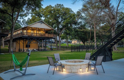 McQueeney House | Scenic Lakefront | Fire Pit + Outdoor Kitchen