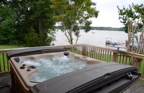 Fort Lawn House | Scenic Lakehouse Getaway with Private Dock, Hot Tub, Fire Pit & Indoor Entertainment A Winter Paradise!