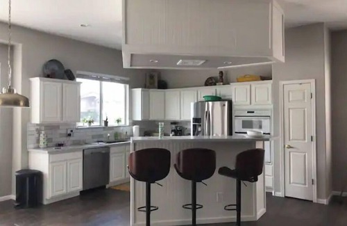 Arrowhead Lakes House | Scenic Lakeside Cove House