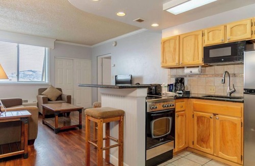 Steamboat Springs Apartment | Scenic Mountain Retreat! 3 Amazing Rooms w/Kitchen | Pool + Free Parking
