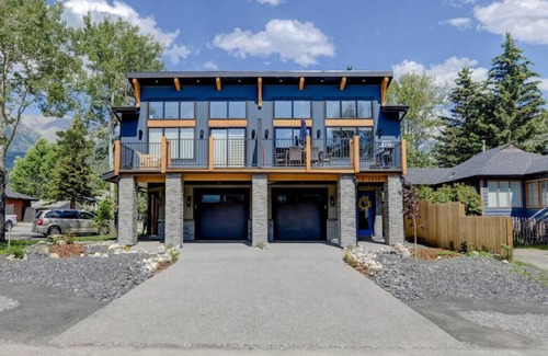 Teepee Town Apartment | Scenic Mountain Escape with BBQ and Private Patio
