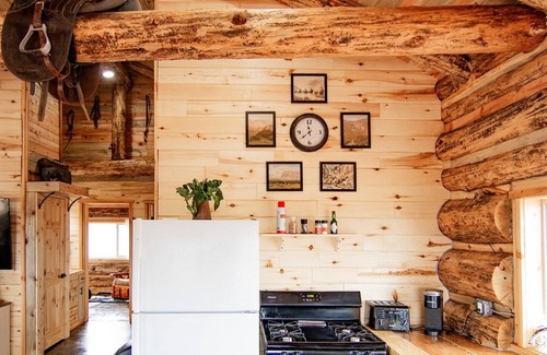 Blanding Cabin | Scenic Mustang Cabin