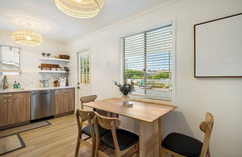 Mission Valley West House | Scenic Oasis: King Bed Suite & Panoramic Views & Ultra Fast Fiber WiFi
