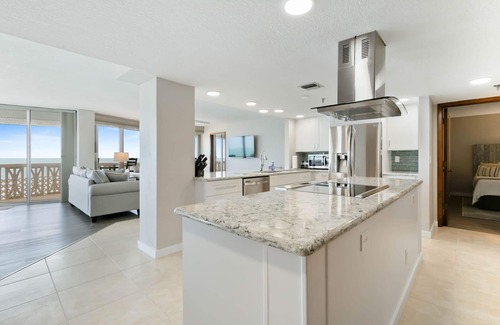 Ormond-by-the-Sea Condo | Scenic ocean front condo - panoramic views, walk out to beach!