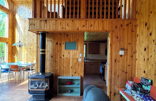 Highlands East Cottage | Scenic Paudash Lake Rental: Comfortable Cottage for Nature Lovers and Adventures