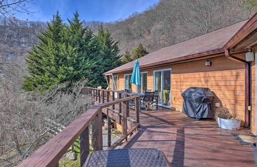 Waynesville House | Scenic Pet-Friendly House w/Private Hot Tub!