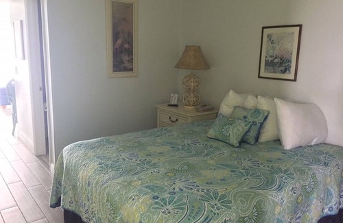 Indialantic Resort | Scenic Pool View Room: Your Romantic Getaway Spot | Free Parking