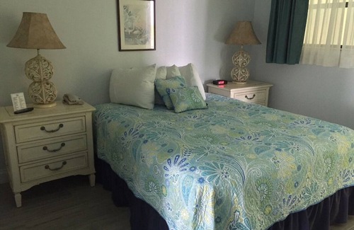 Indialantic Resort | Scenic Pool View Room: Your Romantic Getaway Spot | Free Parking