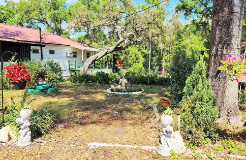 Webster House | Scenic relax place in Webster
