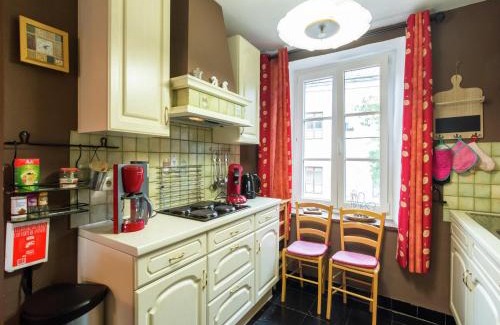 Doische House | Scenic Retreat in Gimnée