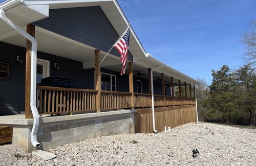 Eminence House | Scenic Riverways Retreat - Perfect for Families and Groups