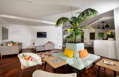 Mougins Hotel | Scenic Riviera Gateway! Spacious Room w/Kitchen and Living Space