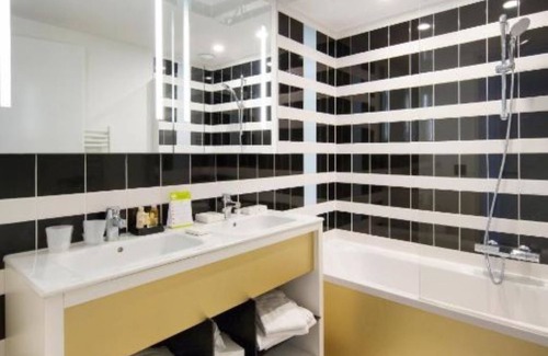 Mougins Hotel | Scenic Riviera Gateway! Spacious Room w/Kitchen and Living Space